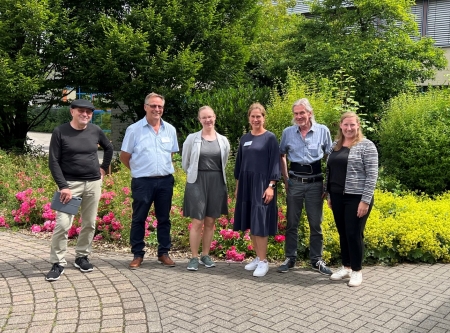 Die Verantwortlichen des Berufsmarktes an der Gesamtschule Delbrück – (v.l.) Ausbildungsakquisiteur Manfred Pottmeier, Schulmitarbeiter Klaus Engels, Berufsberaterin Sarah Witt von der Agentur für Arbeit, Lehrerin Sarah Ringel, StuBo und Jahrgangsleitung Manfred Göke, Ann-Kathrin Strunz vom Bildungs- und Integrationszentrum des Kreises Paderborn. “: Die Verantwortlichen des Berufsmarktes an der Gesamtschule Delbrück – (v.l.) Ausbildungsakquisiteur Manfred Pottmeier, Schulmitarbeiter Klaus Engels, Berufsberaterin Sarah Witt von der Agentur für Arbeit, Lehrerin Sarah Ringel, StuBo und Jahrgangsleitung Manfred Göke, Ann-Kathrin Strunz vom Bildungs- und Integrationszentrum des Kreises Paderborn.